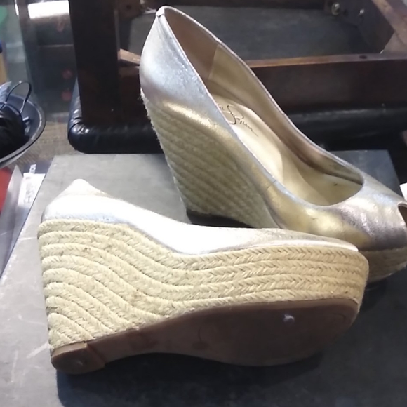 Shoes - Picture 3 of 4